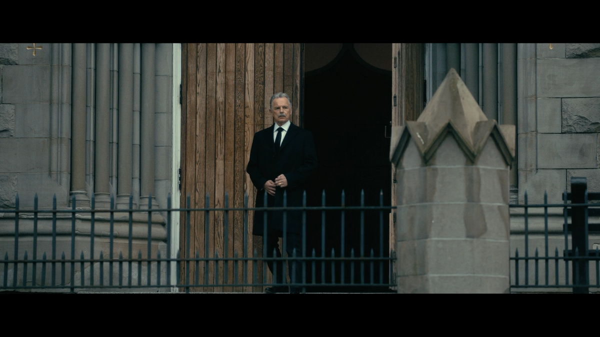 houseofusher_1x01_010.png