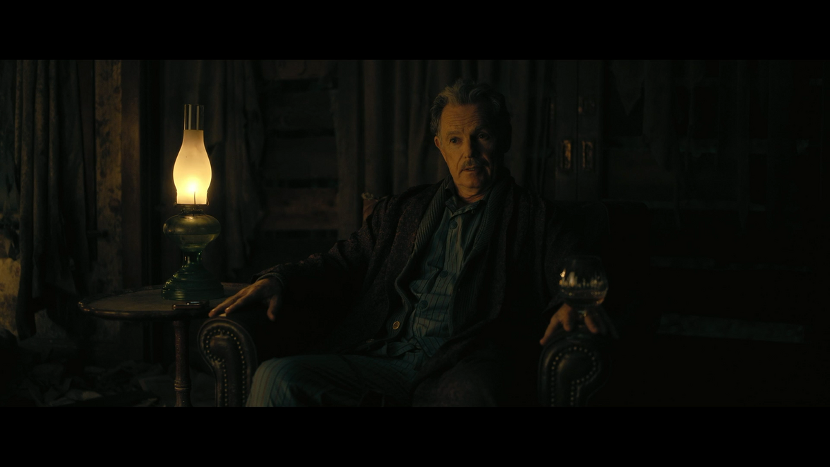 houseofusher_1x03_03.png